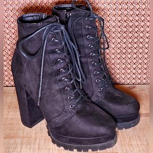 EUC!!! | Wild Diva | Black | Faux Suede | Heeled | Combat | Boots | Size 8.